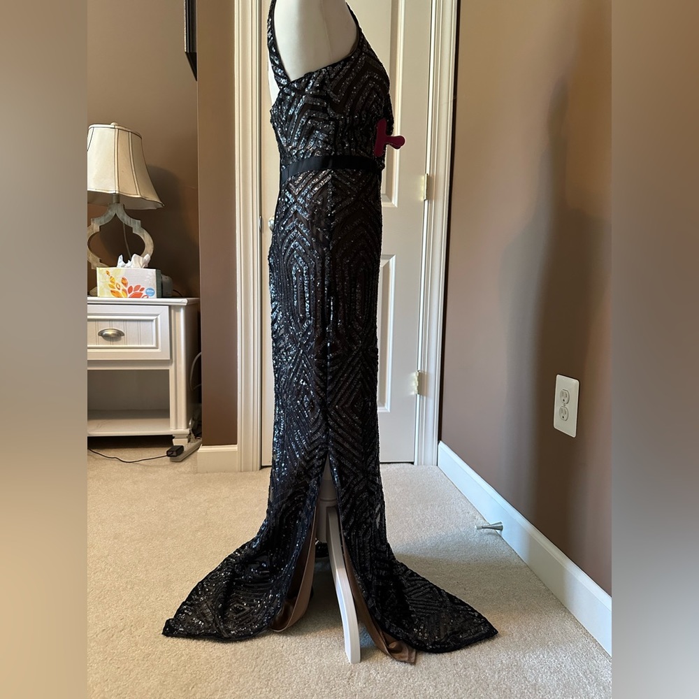Laundry by Shelli Segal ballgown. - Picture 4 of 10